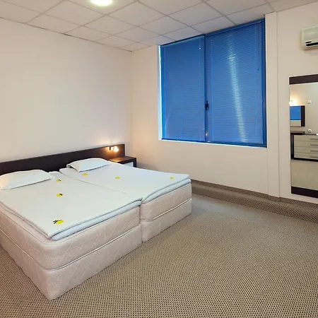 Paloma - In The Center Of The 3*